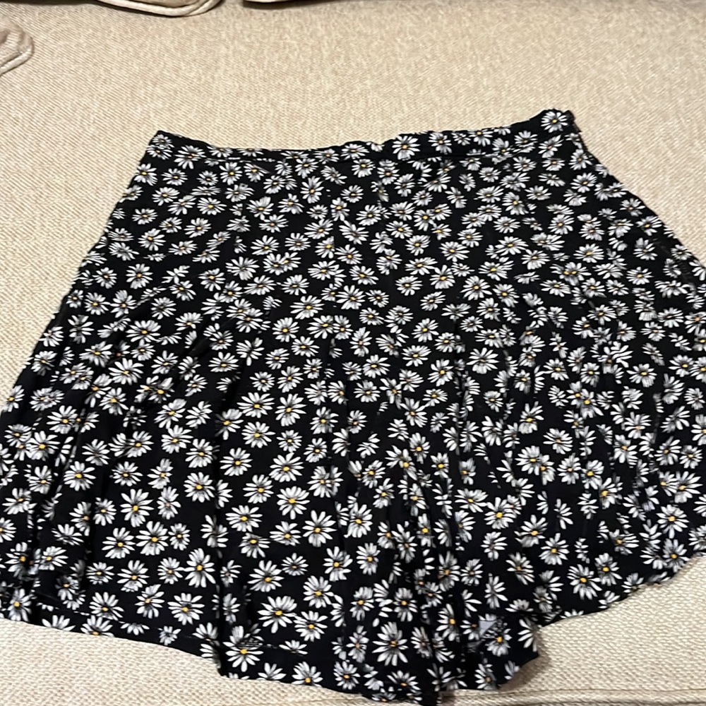 #73.  MNG casual ware shorts size S